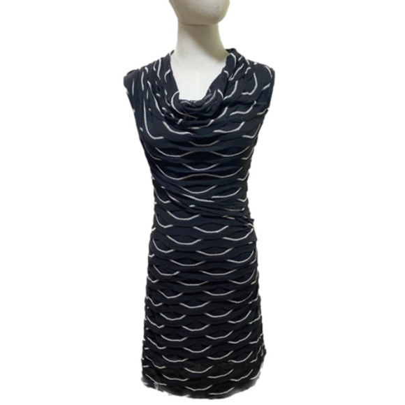Max STUDIO BODCON BLACK MINI DRESS W OVERLAPPING PETALS W WHITE STITCHING NWOT - Picture 1 of 8